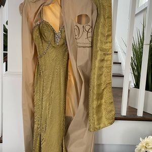 Terani by Veneto Collections. Size six, gold with stones and wrap. earings too